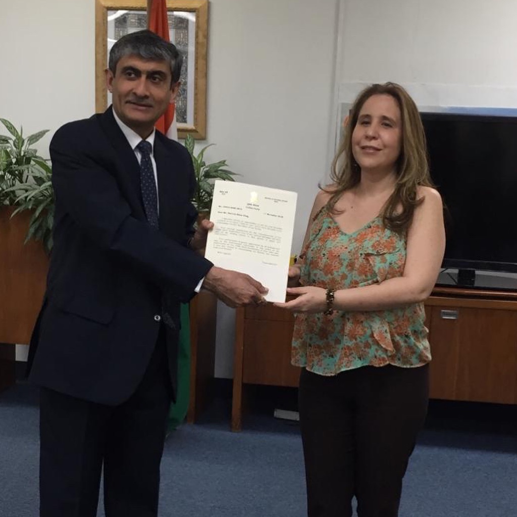 Patricia Vlieg receiving recognition from the Embassy of India